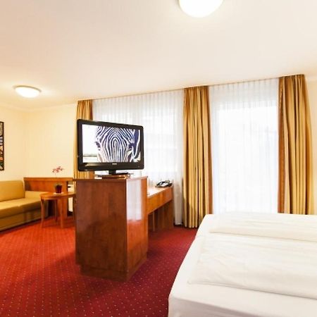 Hotel Am Berliner Platz Лангенфельд Номер фото