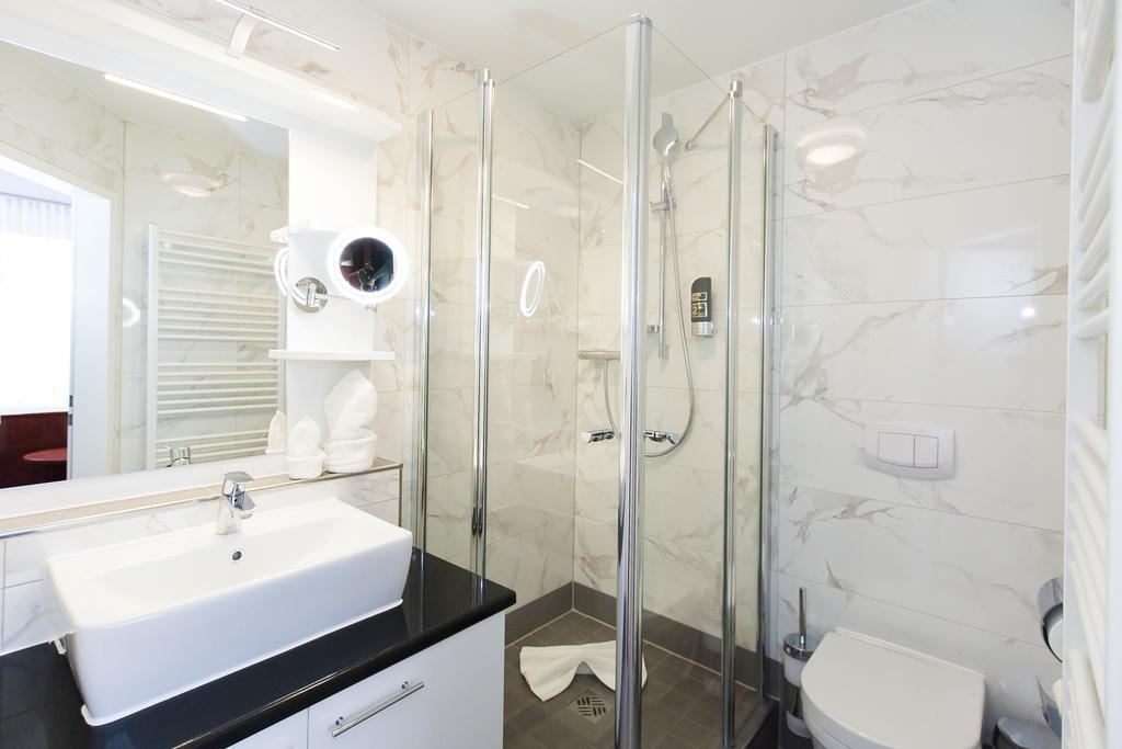Hotel Am Berliner Platz Лангенфельд Номер фото