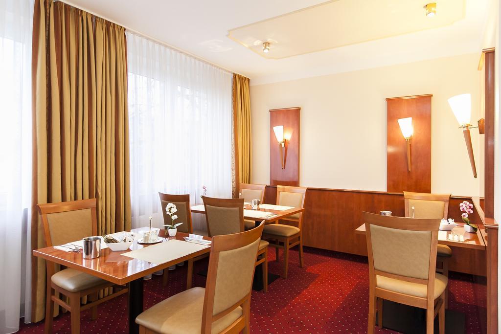 Hotel Am Berliner Platz Лангенфельд Экстерьер фото