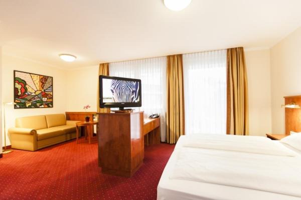 Hotel Am Berliner Platz Лангенфельд Номер фото