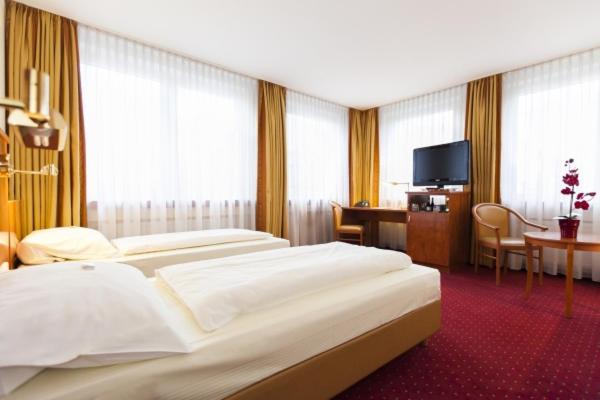 Hotel Am Berliner Platz Лангенфельд Номер фото